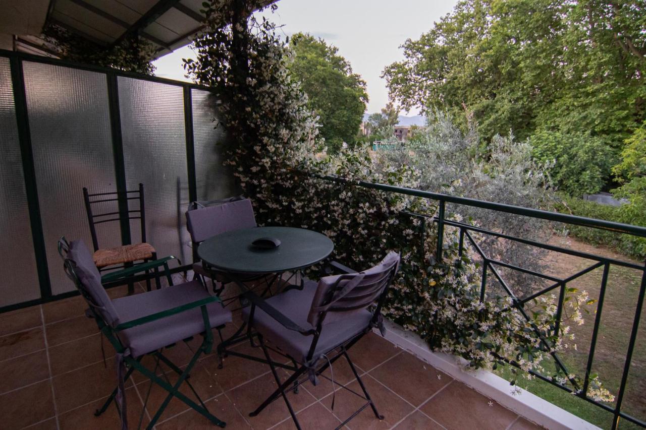 كامينا فورلا Tsertos Apartments المظهر الخارجي الصورة