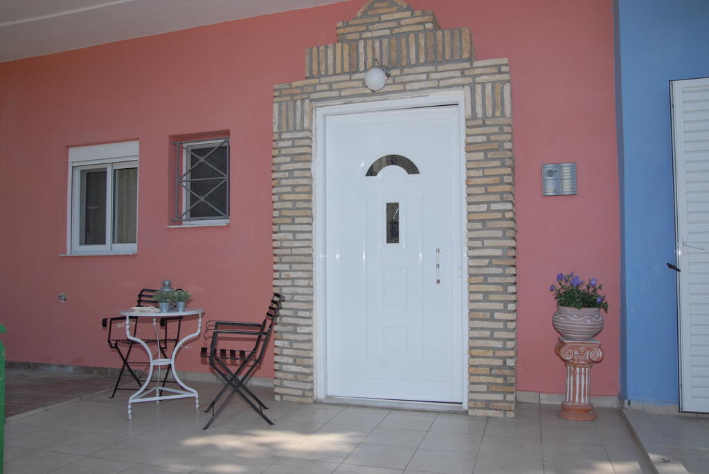 كامينا فورلا Tsertos Apartments المظهر الخارجي الصورة