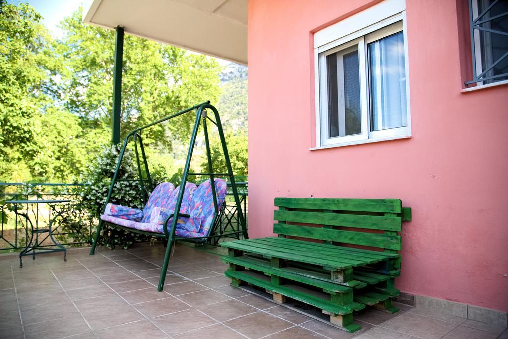 كامينا فورلا Tsertos Apartments المظهر الخارجي الصورة