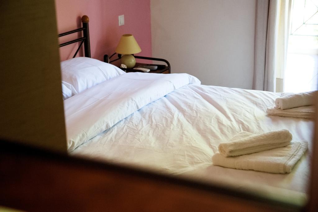 كامينا فورلا Tsertos Apartments المظهر الخارجي الصورة