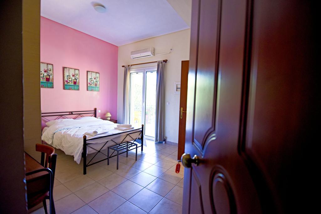 كامينا فورلا Tsertos Apartments المظهر الخارجي الصورة