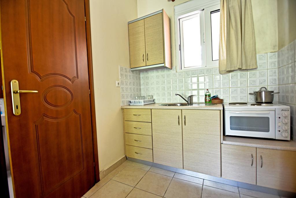 كامينا فورلا Tsertos Apartments المظهر الخارجي الصورة