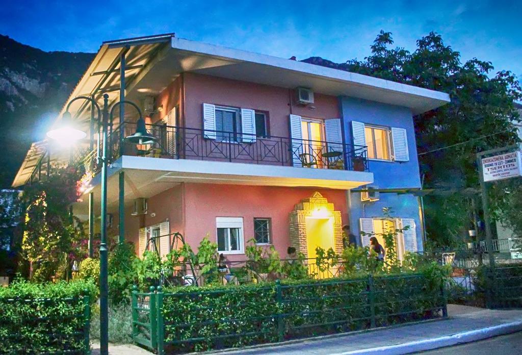 كامينا فورلا Tsertos Apartments المظهر الخارجي الصورة